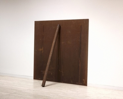Plate, pole, prop Plate, pole, prop
